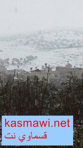 القدس:محاولات إنقاذ مئات العالقين بمركباتهم بسبب تراكم الثلوج والشرطة تحذر السائقين